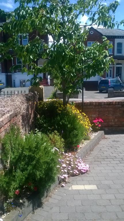 Vale House Bed & Breakfast Southport Exterior photo